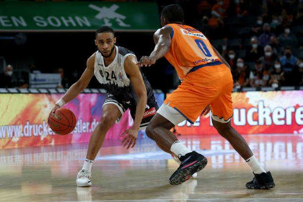 遭遇截然不 遭遇截然不