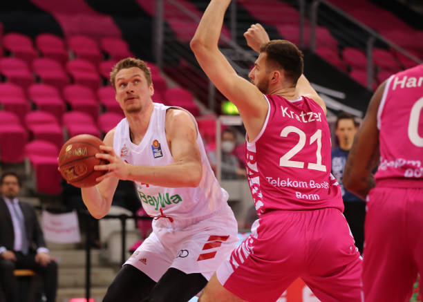 居联赛前列 居联赛前列